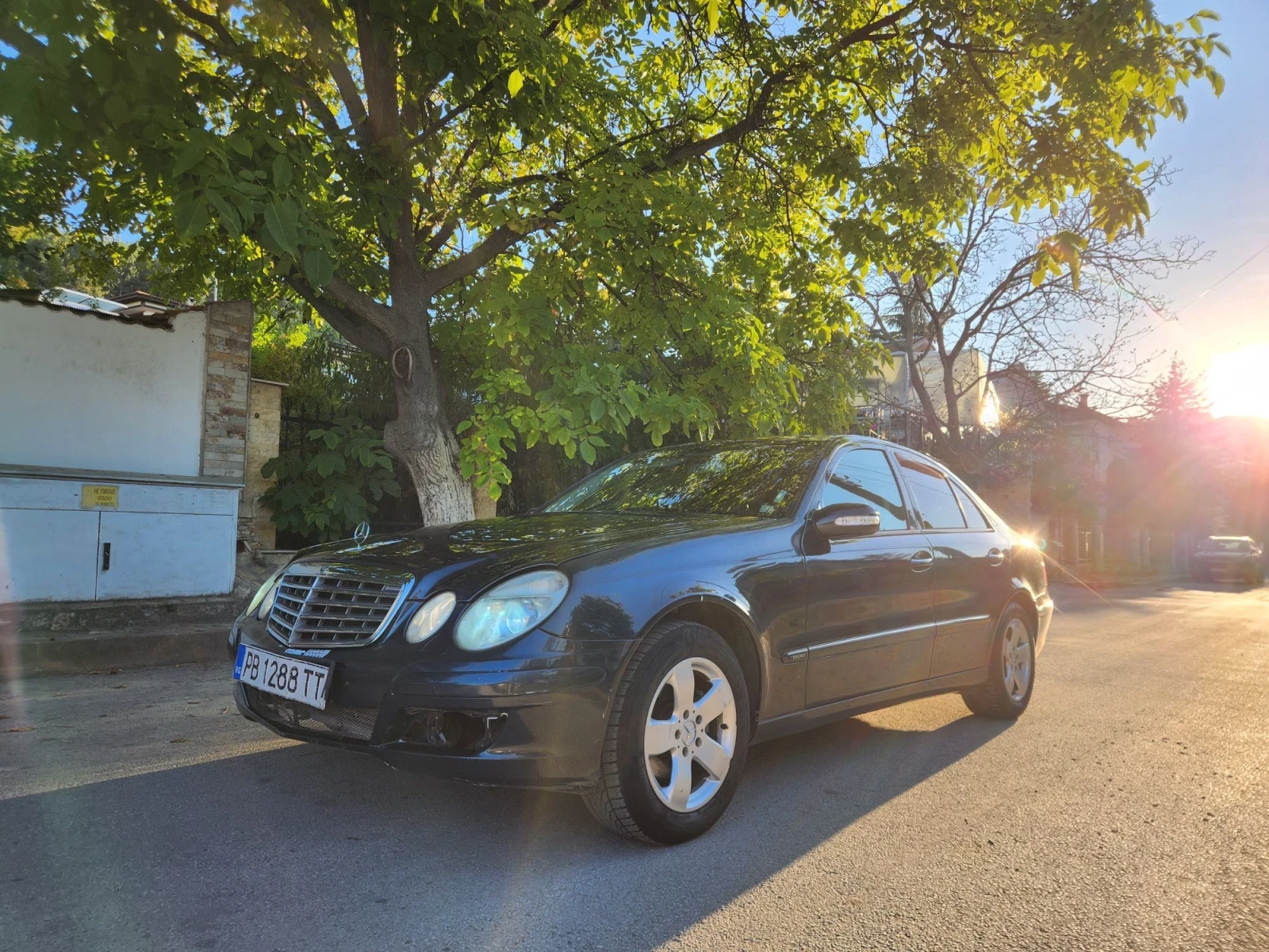 Mercedes-Benz E 220, снимка 2 - Автомобили и джипове - 56342564