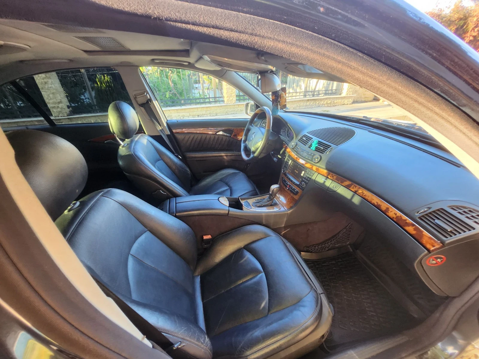 Mercedes-Benz E 220, снимка 8 - Автомобили и джипове - 56342564