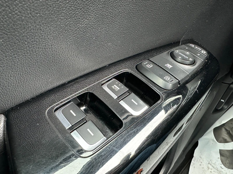 Kia Sportage, снимка 16 - Автомобили и джипове - 53285216