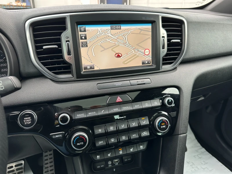 Kia Sportage, снимка 13 - Автомобили и джипове - 53285216