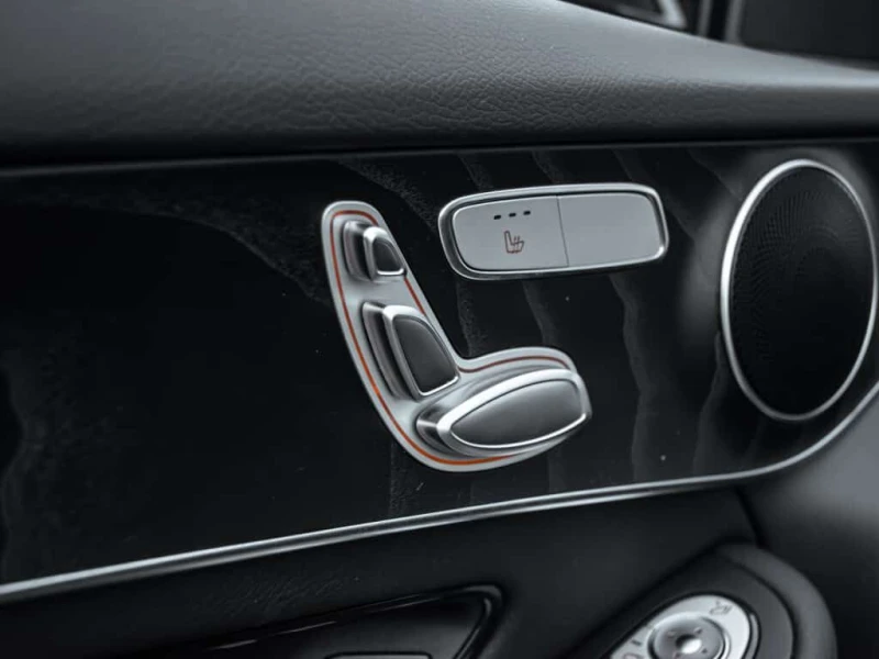 Mercedes-Benz GLC 300 NAV| PANOROOF| B.SPOT| HEATED SEATS| CRUISE, снимка 13 - Автомобили и джипове - 53527262