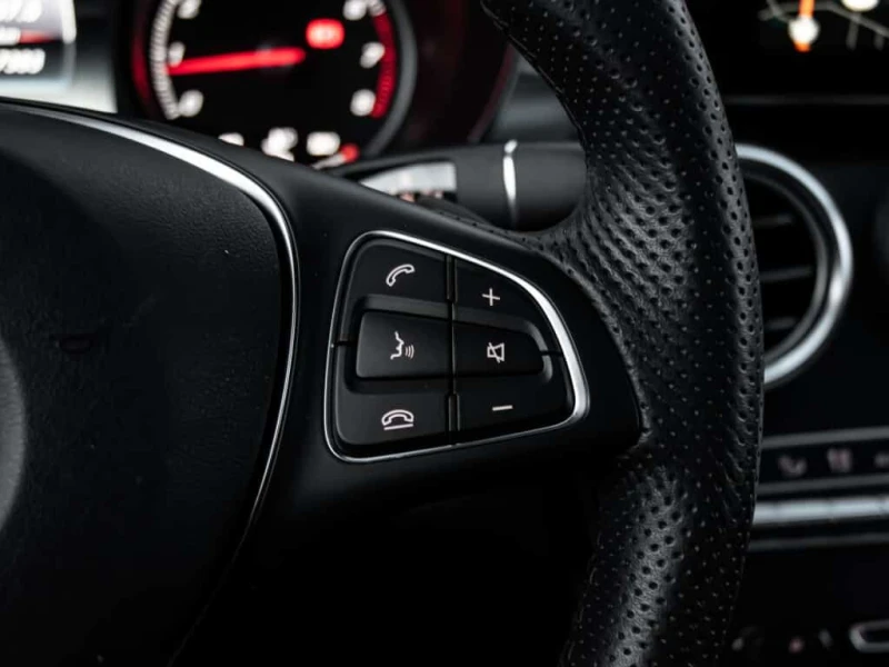 Mercedes-Benz GLC 300 NAV| PANOROOF| B.SPOT| HEATED SEATS| CRUISE, снимка 16 - Автомобили и джипове - 53527262