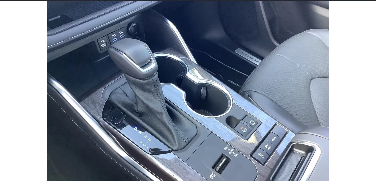 Toyota Highlander 2.5HEV/247HP/LUXURY/7S/PANO/CAM/NAVI/LED/944v | Mobile.bg � ����������� 16