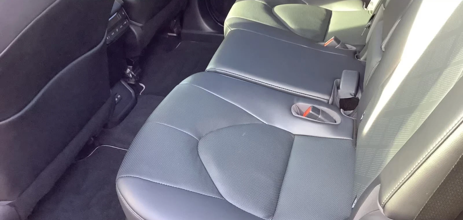 Toyota Highlander 2.5HEV/247HP/LUXURY/7S/PANO/CAM/NAVI/LED/944v | Mobile.bg � ����������� 12