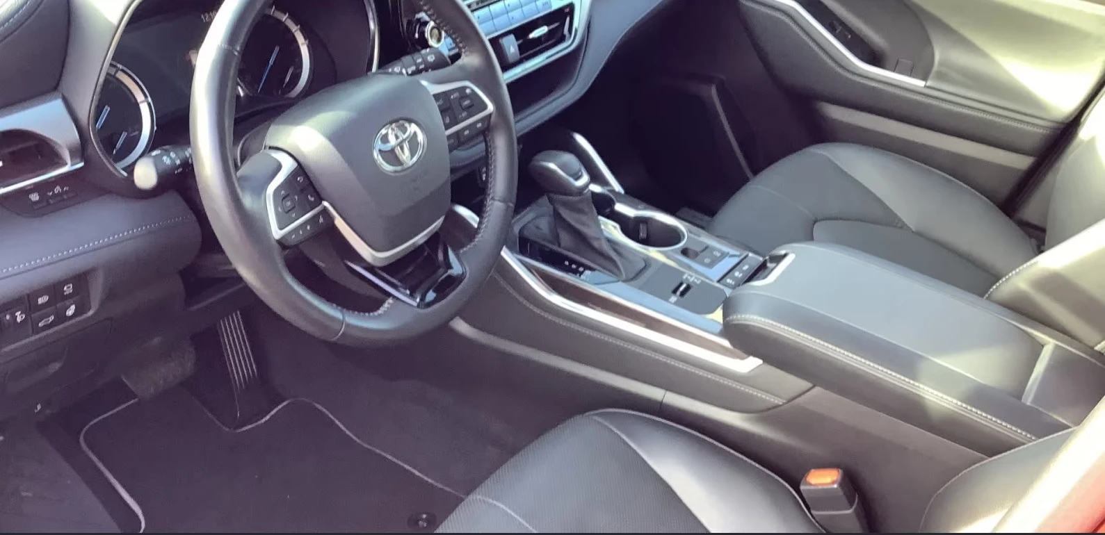 Toyota Highlander 2.5HEV/247HP/LUXURY/7S/PANO/CAM/NAVI/LED/944v - изображение 9