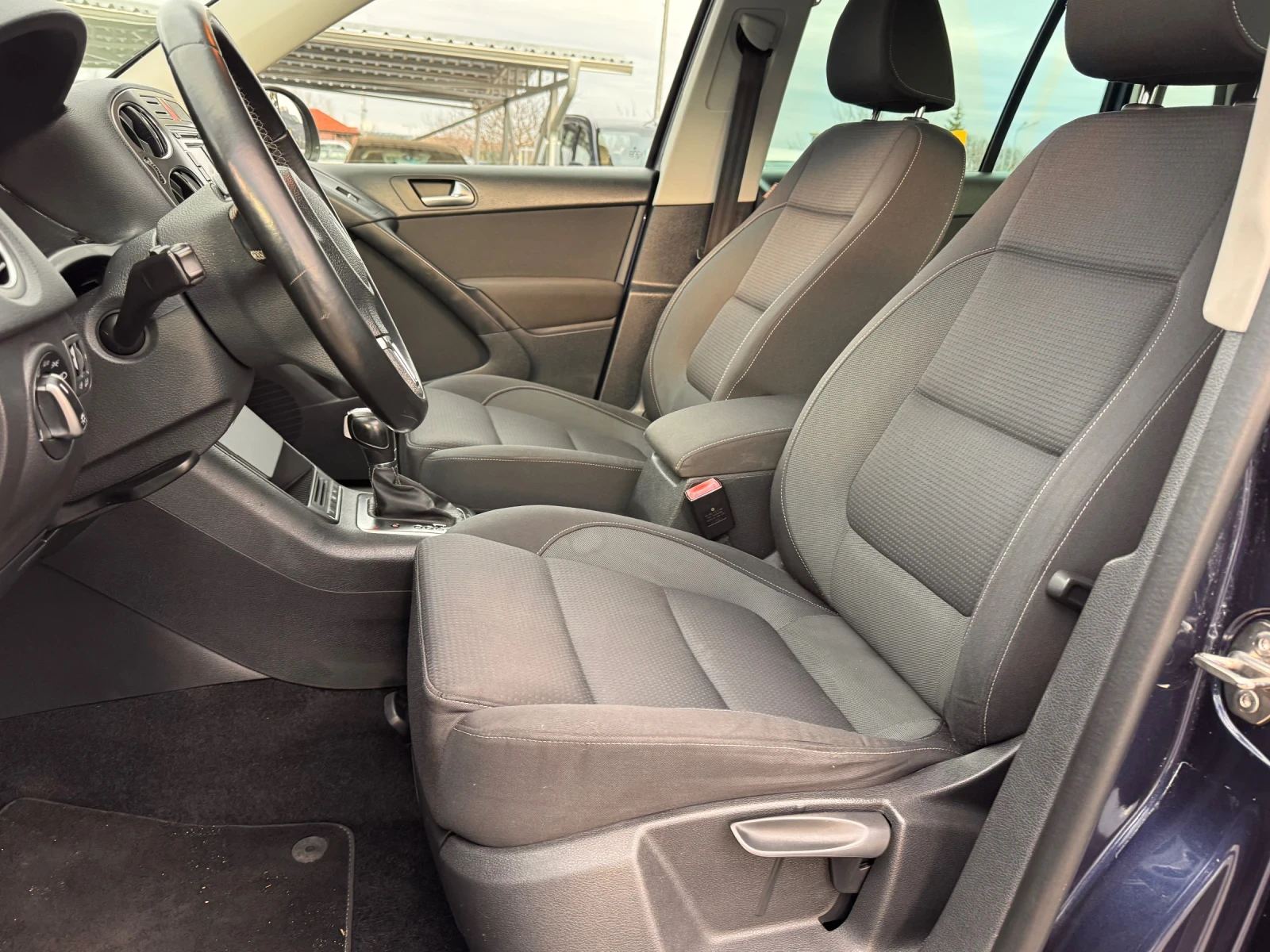 VW Tiguan 2.0TDI 4Motion АВТОМАТ, снимка 6 - Автомобили и джипове - 53715365