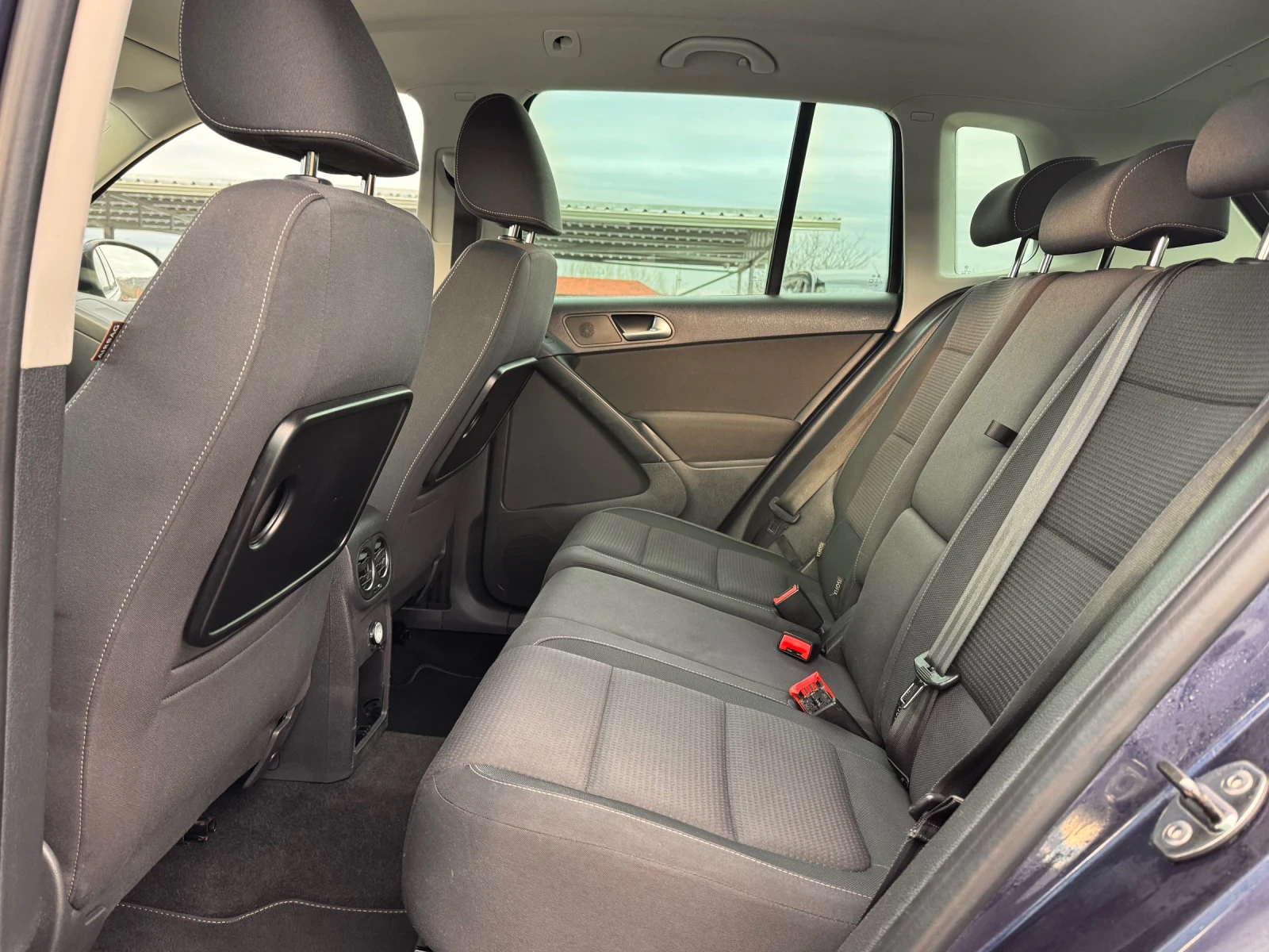 VW Tiguan 2.0TDI 4Motion АВТОМАТ, снимка 7 - Автомобили и джипове - 53715365