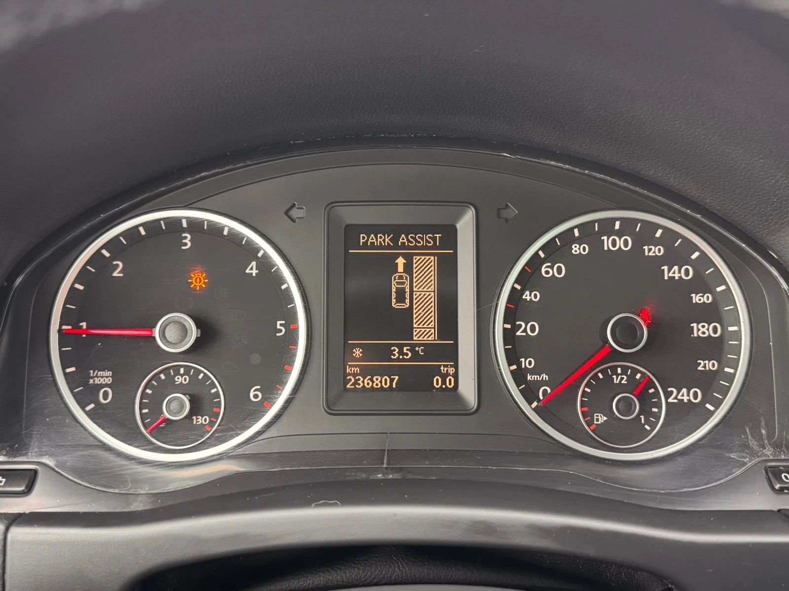 VW Tiguan 2.0TDI 4Motion АВТОМАТ, снимка 13 - Автомобили и джипове - 53715365