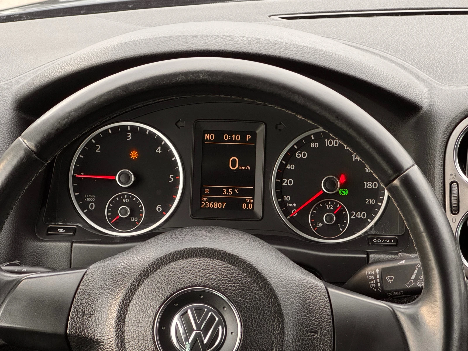 VW Tiguan 2.0TDI 4Motion АВТОМАТ, снимка 10 - Автомобили и джипове - 53715365