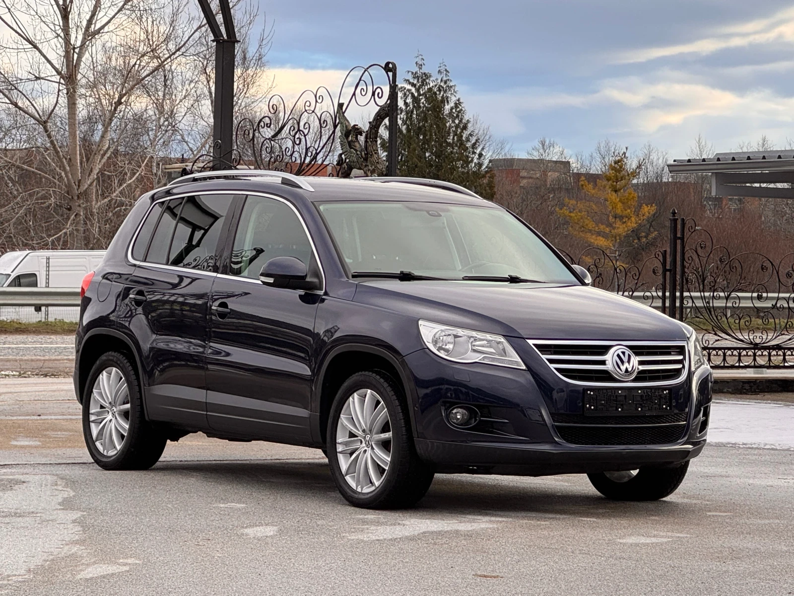 VW Tiguan 2.0TDI 4Motion АВТОМАТ, снимка 3 - Автомобили и джипове - 53715365