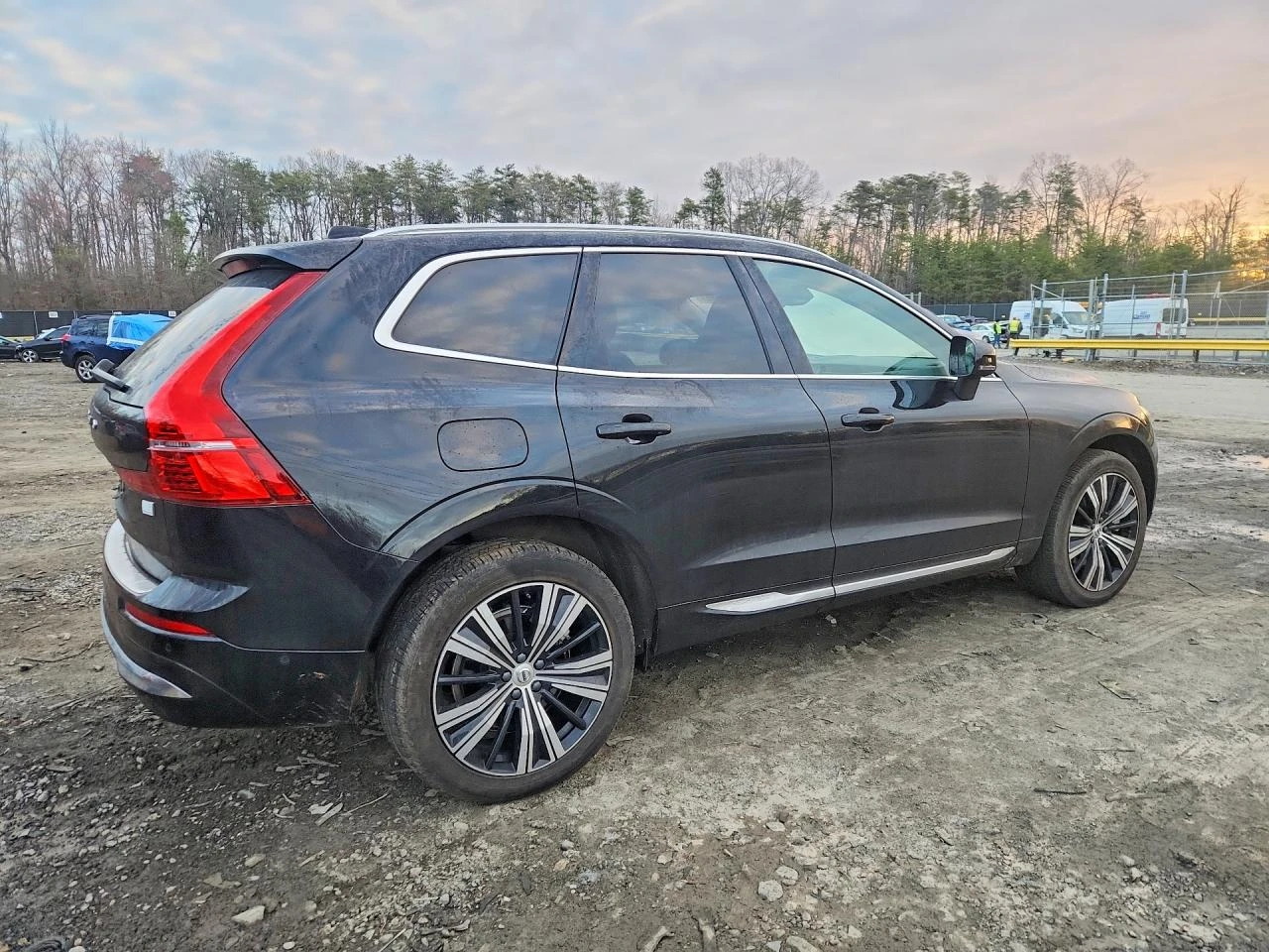 Volvo XC60 * Plus* PLUG-IN HYBRID* , снимка 3 - Автомобили и джипове - 54192705