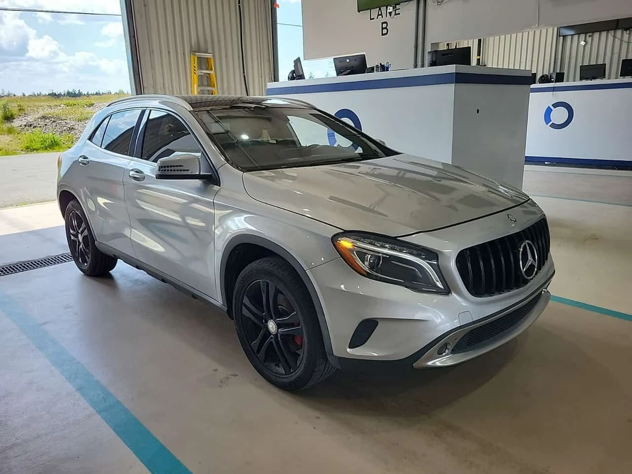 Mercedes-Benz GLA 250 CARFAX/ПОДГРЕВ/ПАНОРАМА/ПАМЕТ/, снимка 2 - Автомобили и джипове - 55213881