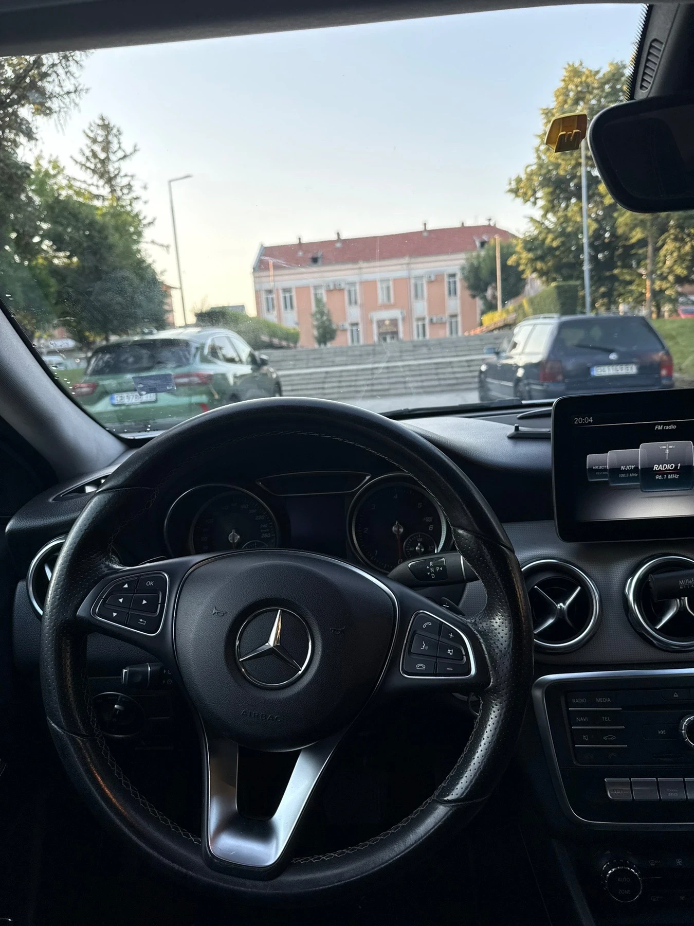 Mercedes-Benz GLA 200 Facelift, 4MATIC, снимка 10 - Автомобили и джипове - 55327761