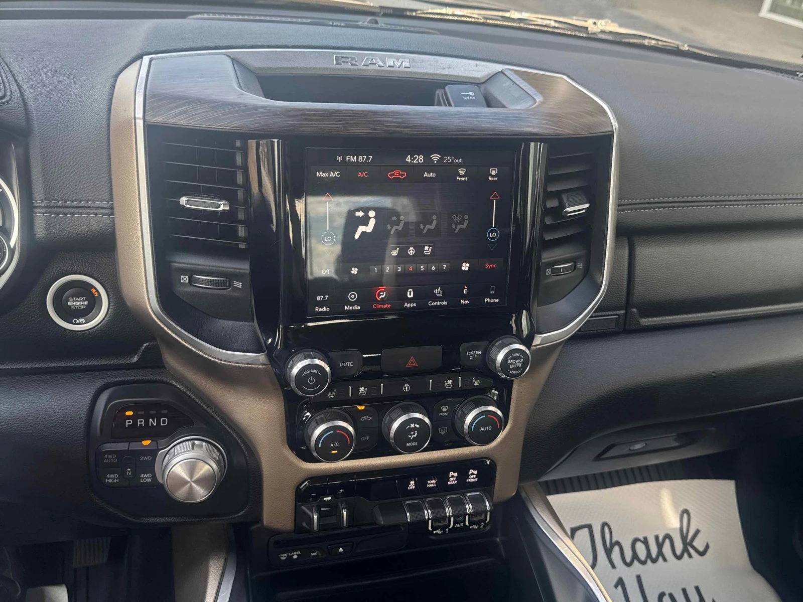 Dodge RAM 1500 Laramie / ОБДУХВАНЕ / CARFAX / АВТОКРЕДИТ , снимка 9 - Автомобили и джипове - 55884383