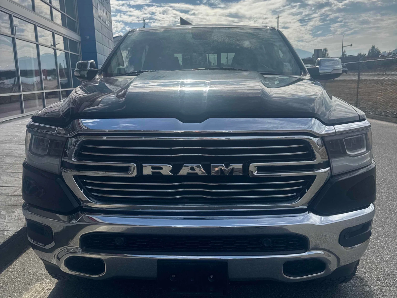 Dodge RAM 1500 Laramie / ОБДУХВАНЕ / CARFAX / АВТОКРЕДИТ , снимка 6 - Автомобили и джипове - 55884383