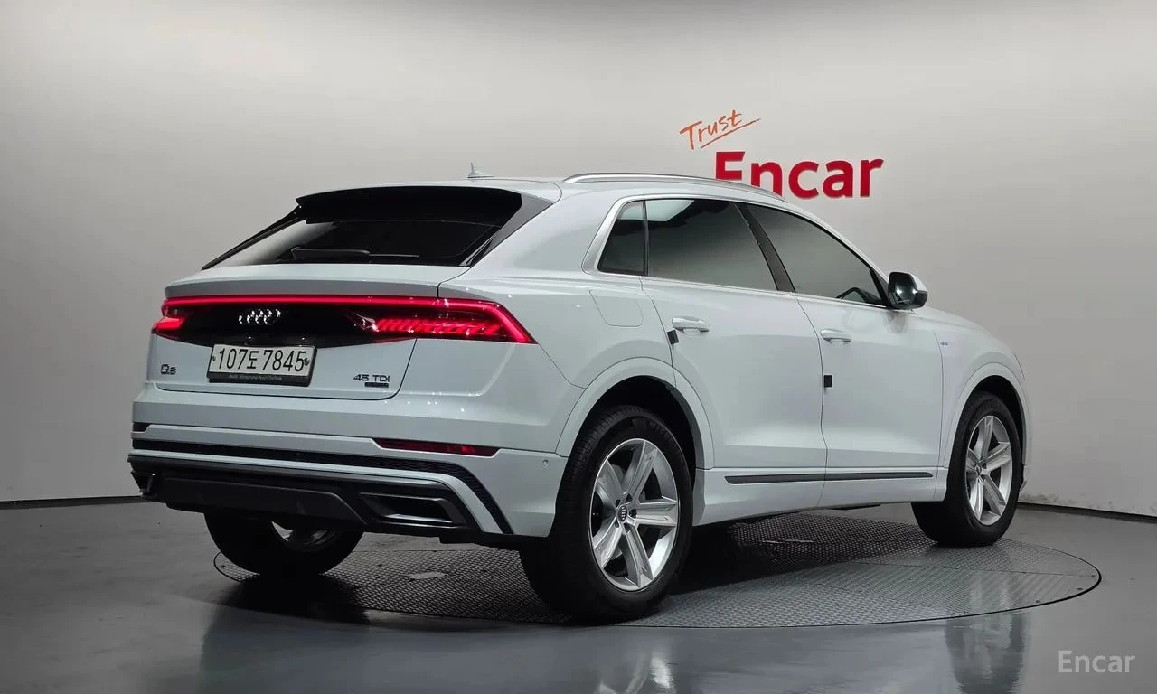 Audi Q8 * 45 TDI Quattro Premium * БЕЗ ПЪРВОНАЧАЛНА ВНОСКА, снимка 2 - Автомобили и джипове - 56126079