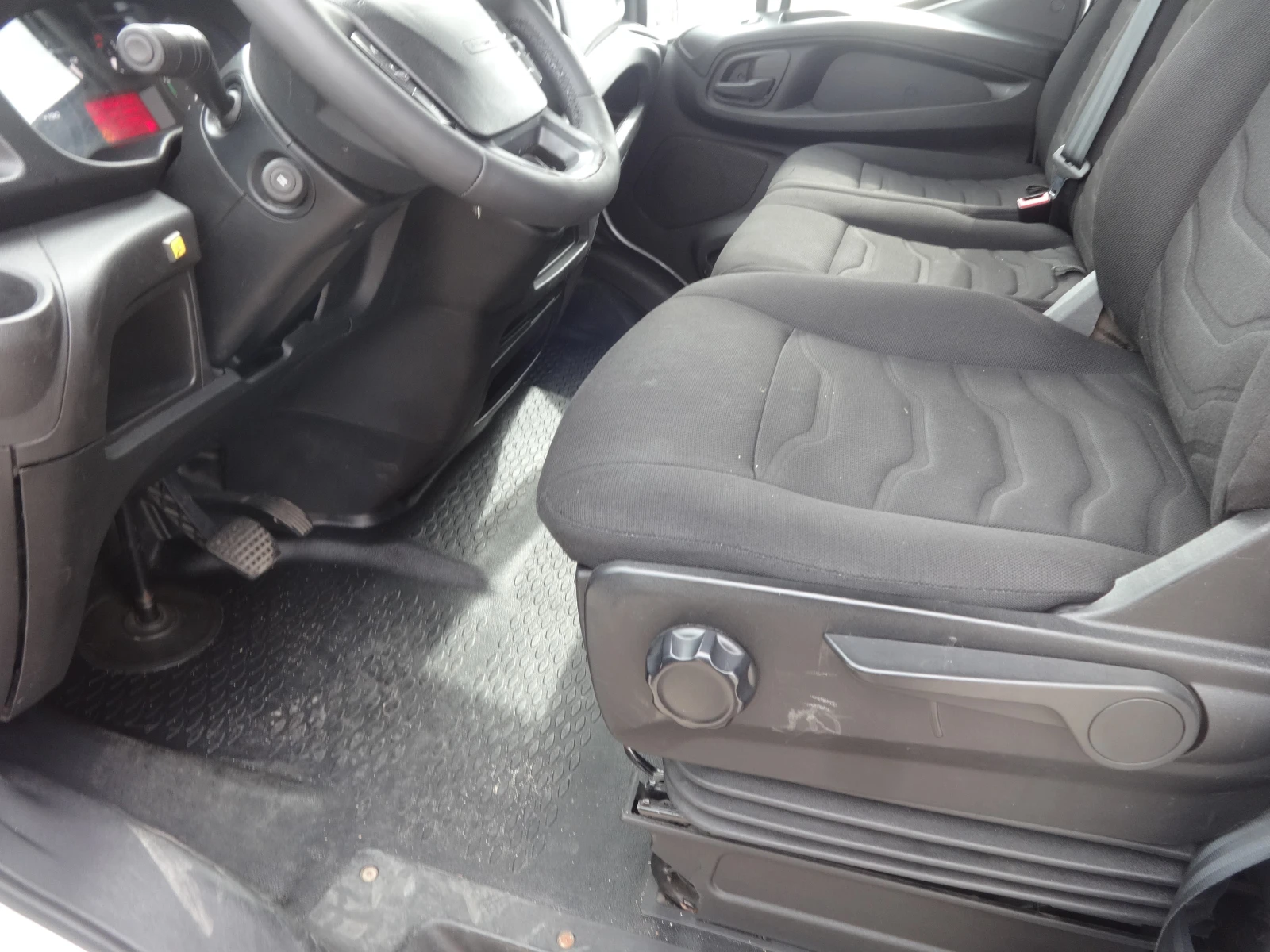 Iveco 35s17 3.0HPI  КАТ. * Б* КЛИМАТРОНИК* , снимка 15 - Бусове и автобуси - 56199076