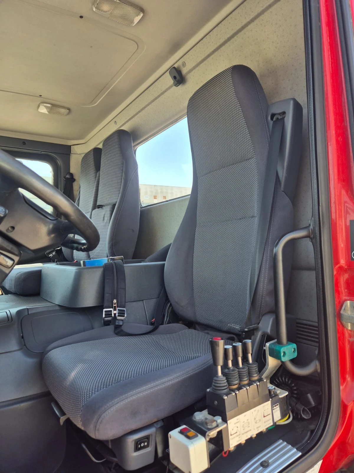 Scania P 380 6x2-Ретардер-Клима, снимка 9 - Камиони - 55426115