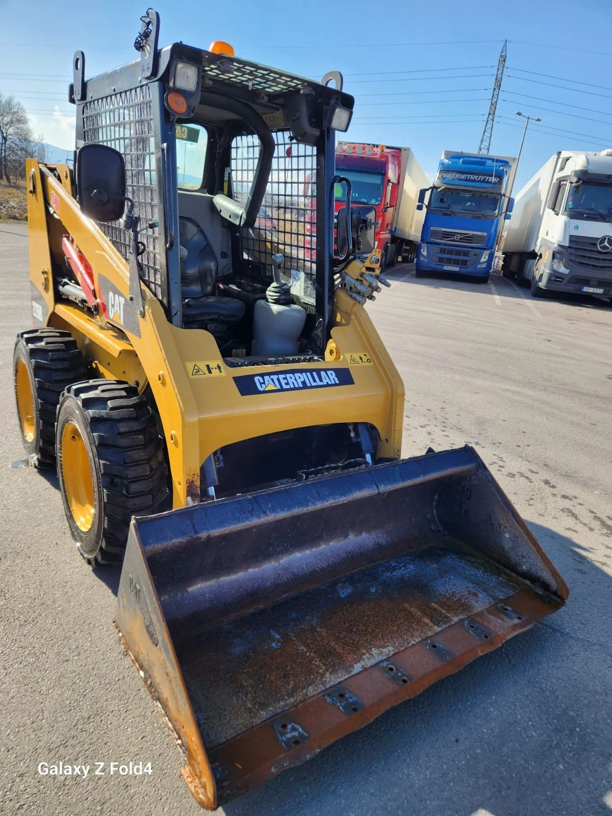 Мини челни товарачи Cat 226B-ПЕРФЕКТЕН, снимка 1