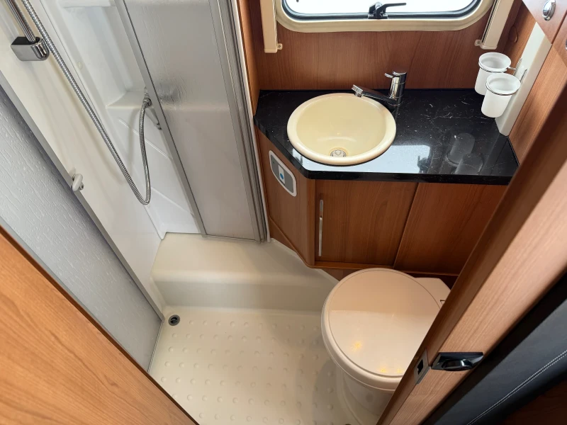 Кемпер LMC Liberty Cruiser2-674, снимка 14 - Каравани и кемпери - 52344953