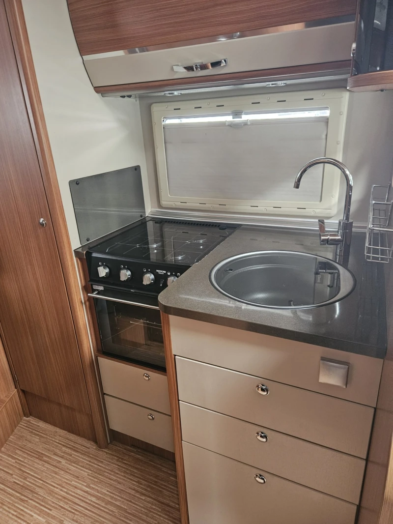 Кемпер Adria CORAL A760SL, снимка 14 - Каравани и кемпери - 53291057