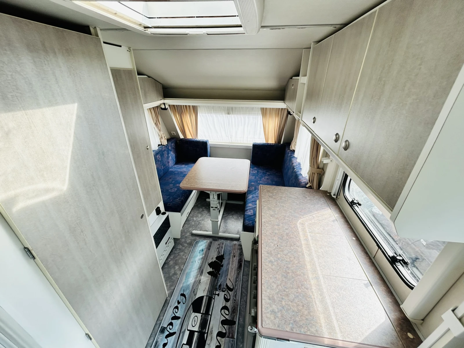 Каравана KIP GreyLine 47 Solar Powered, снимка 9 - Каравани и кемпери - 50649075