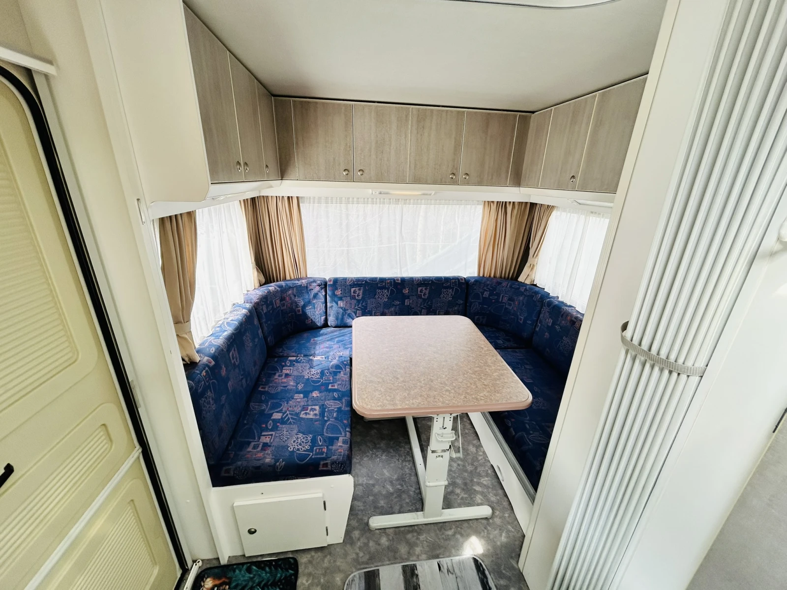 Каравана KIP GreyLine 47 Solar Powered, снимка 14 - Каравани и кемпери - 50649075