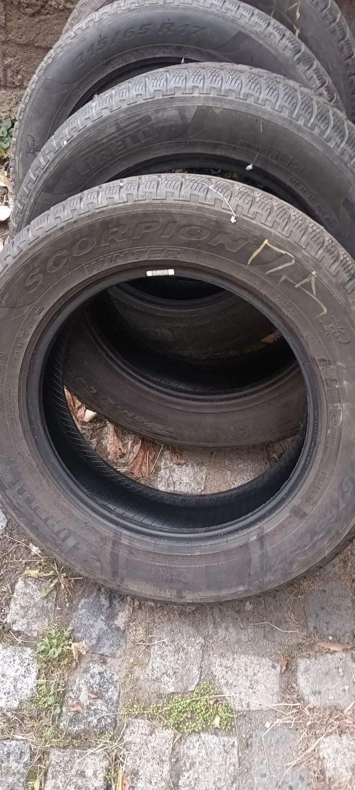 Гуми Зимни 215/65R17, снимка 6 - Гуми и джанти - 52446578