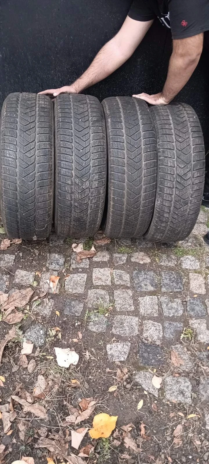 Гуми Зимни 215/65R17