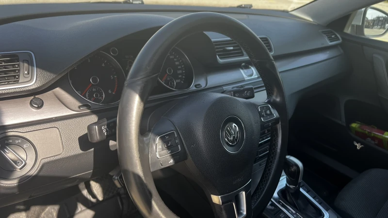 VW Passat, снимка 13 - Автомобили и джипове - 47221399