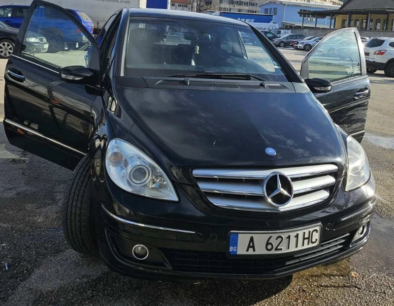 Mercedes-Benz B 180, снимка 1 - Автомобили и джипове - 49362522