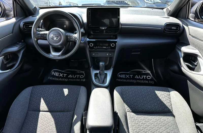 Toyota Yaris Cross 1.5HYBRID 92HP 15000KM LANE ASSIST DISTRONIC, снимка 10 - Автомобили и джипове - 51905721