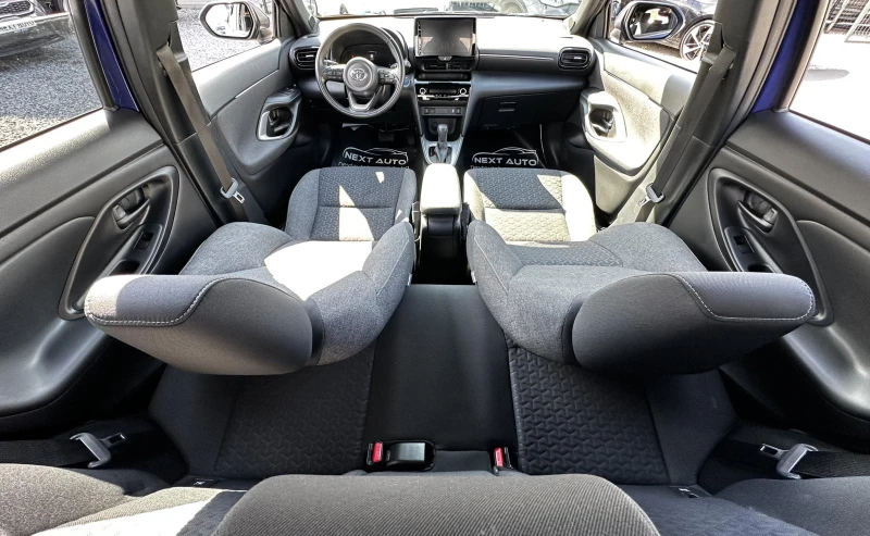 Toyota Yaris Cross 1.5HYBRID 92HP 15000KM LANE ASSIST DISTRONIC, снимка 9 - Автомобили и джипове - 51905721
