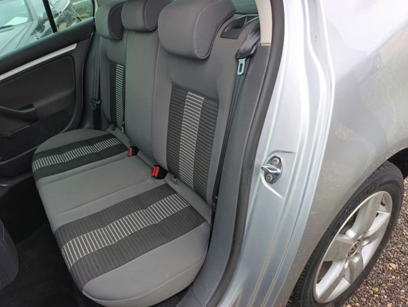 VW Golf V 1.9TDI 105k.c, снимка 8 - Автомобили и джипове - 53282959