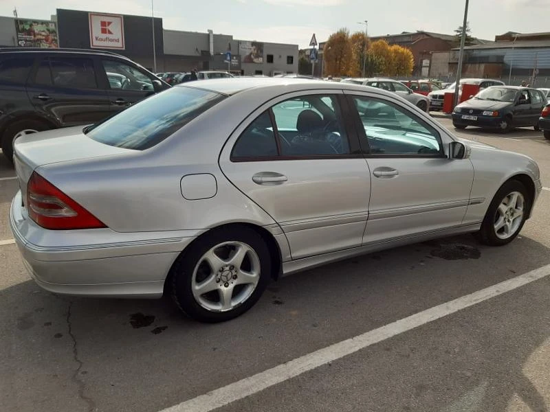 Mercedes-Benz C 270 Avantgarde, снимка 3 - Автомобили и джипове - 45551729