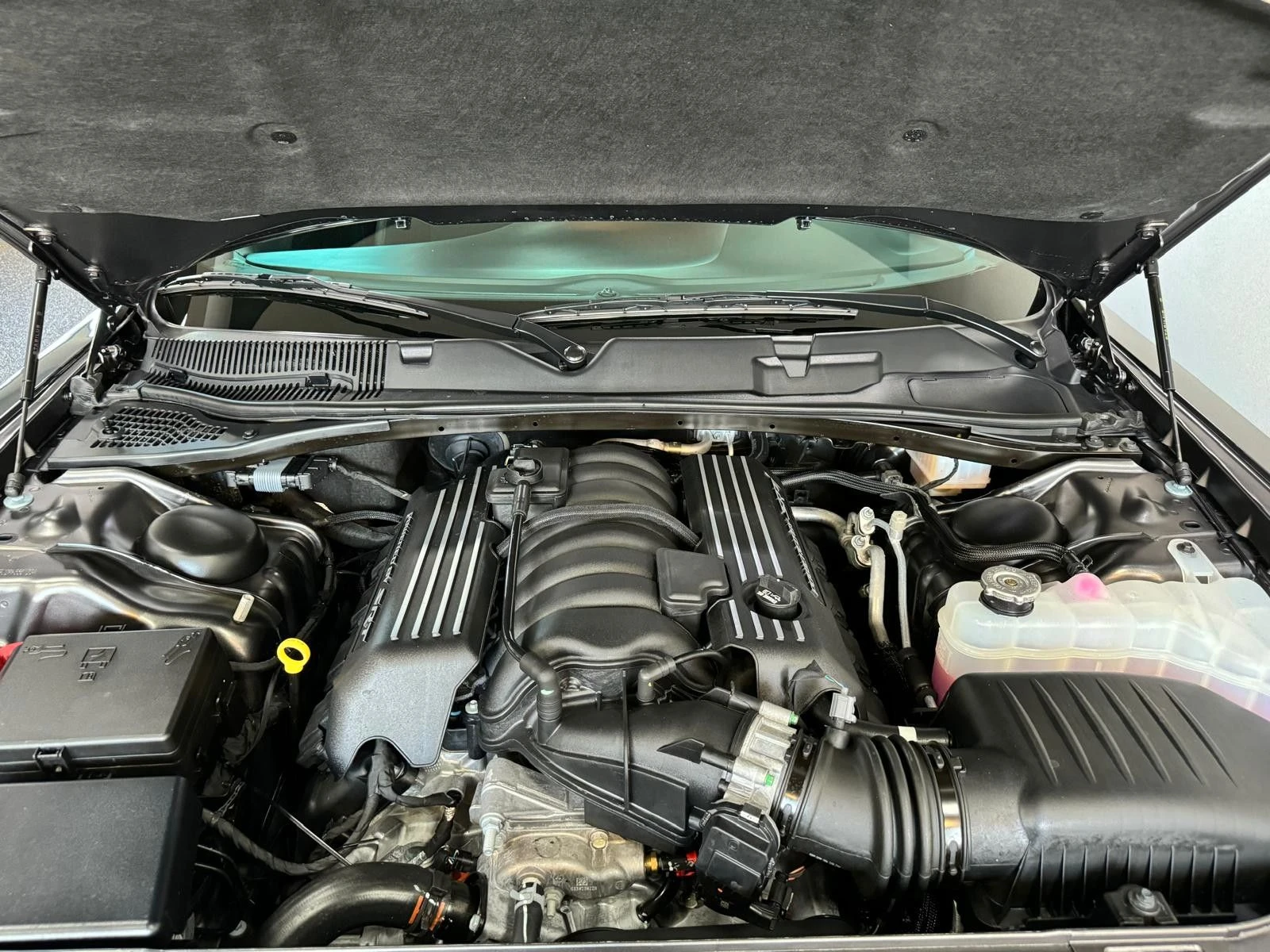 Dodge Challenger 6.4L R/T | Mobile.bg — изображение 16
