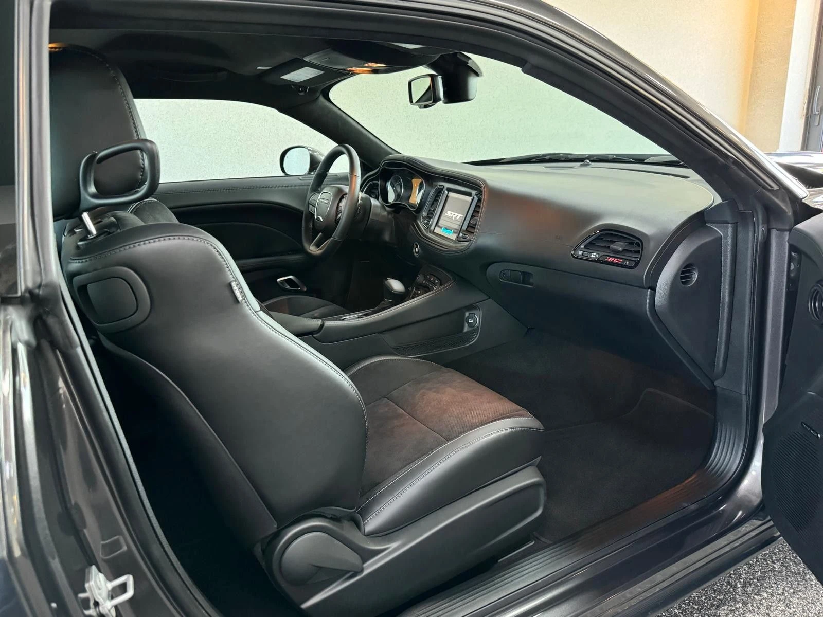 Dodge Challenger 6.4L R/T | Mobile.bg — изображение 14