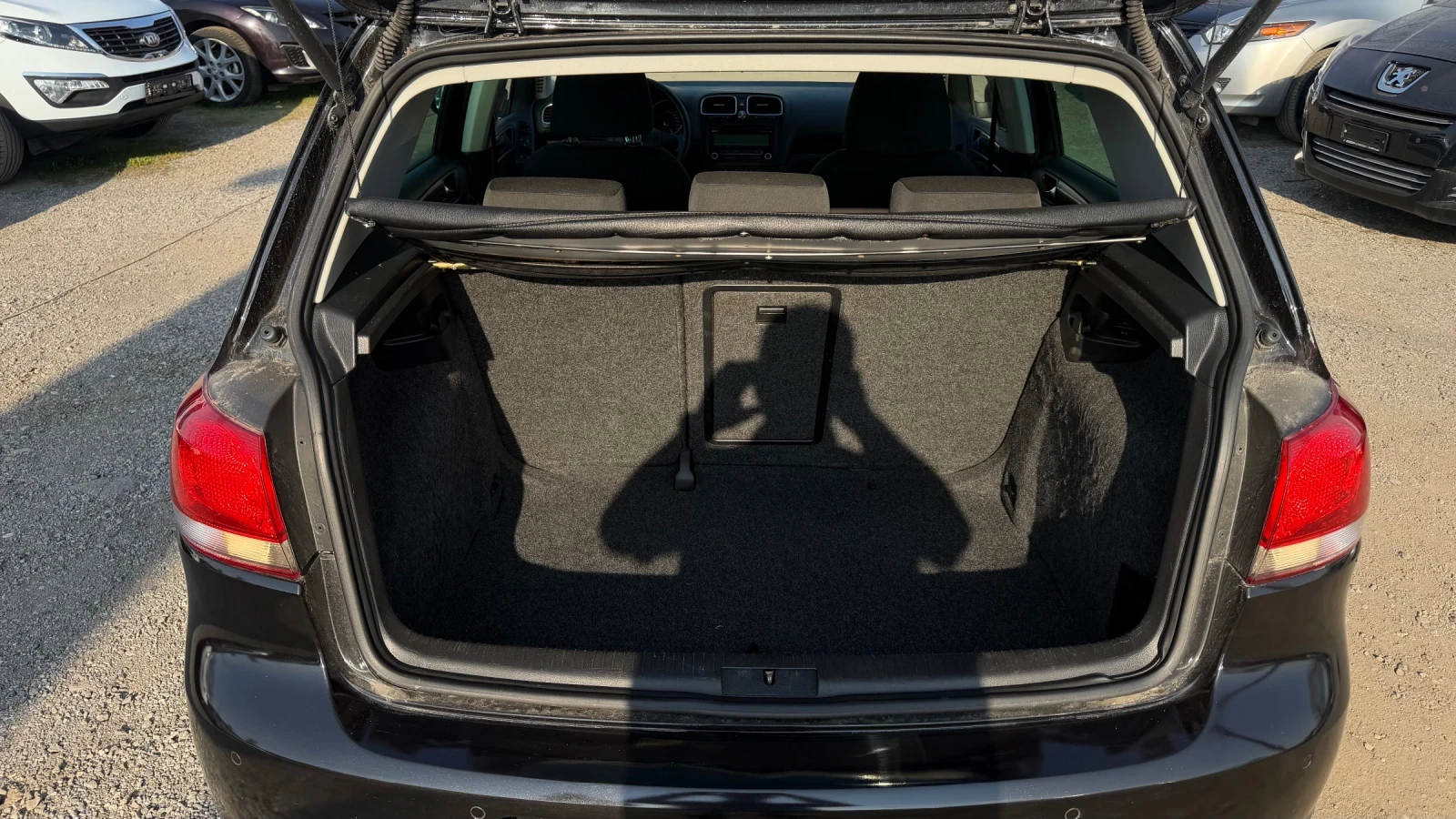 VW Golf 1.6 TDI, снимка 11 - Автомобили и джипове - 53944223