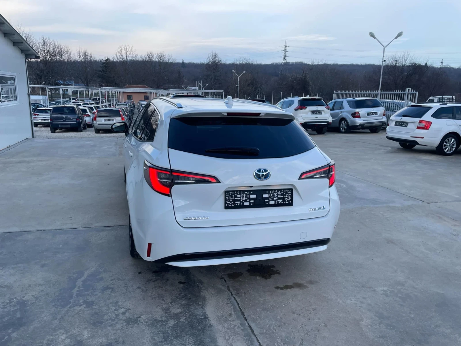 Toyota Corolla 1.8i* Facelift Hybrid* Гаранция*  - изображение 6