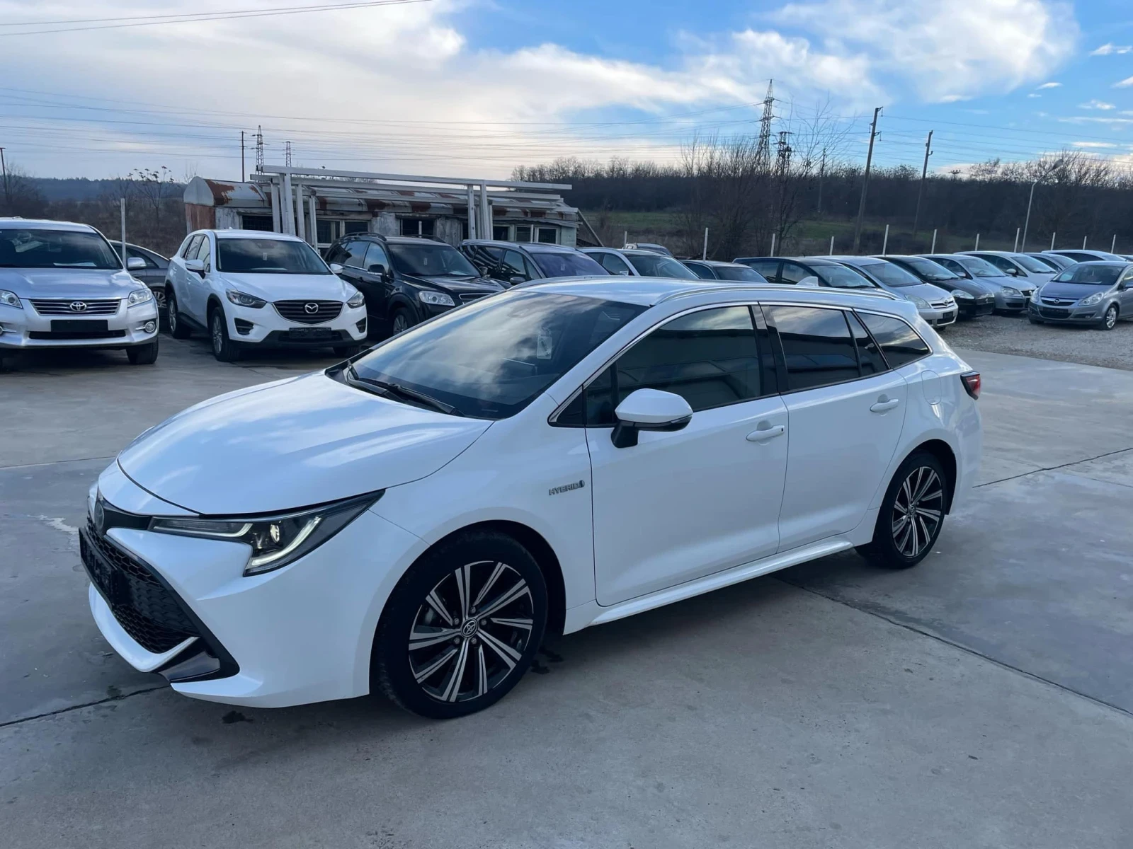 Toyota Corolla 1.8i* Facelift Hybrid* Гаранция*  - изображение 3