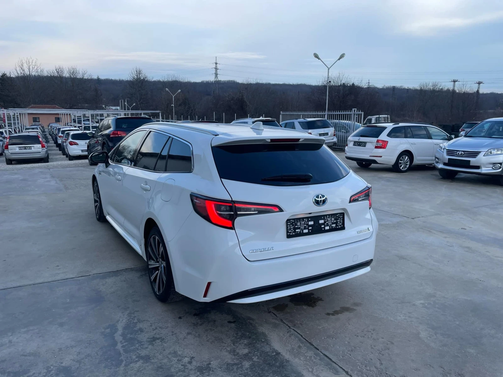 Toyota Corolla 1.8i* Facelift Hybrid* Гаранция*  - изображение 5