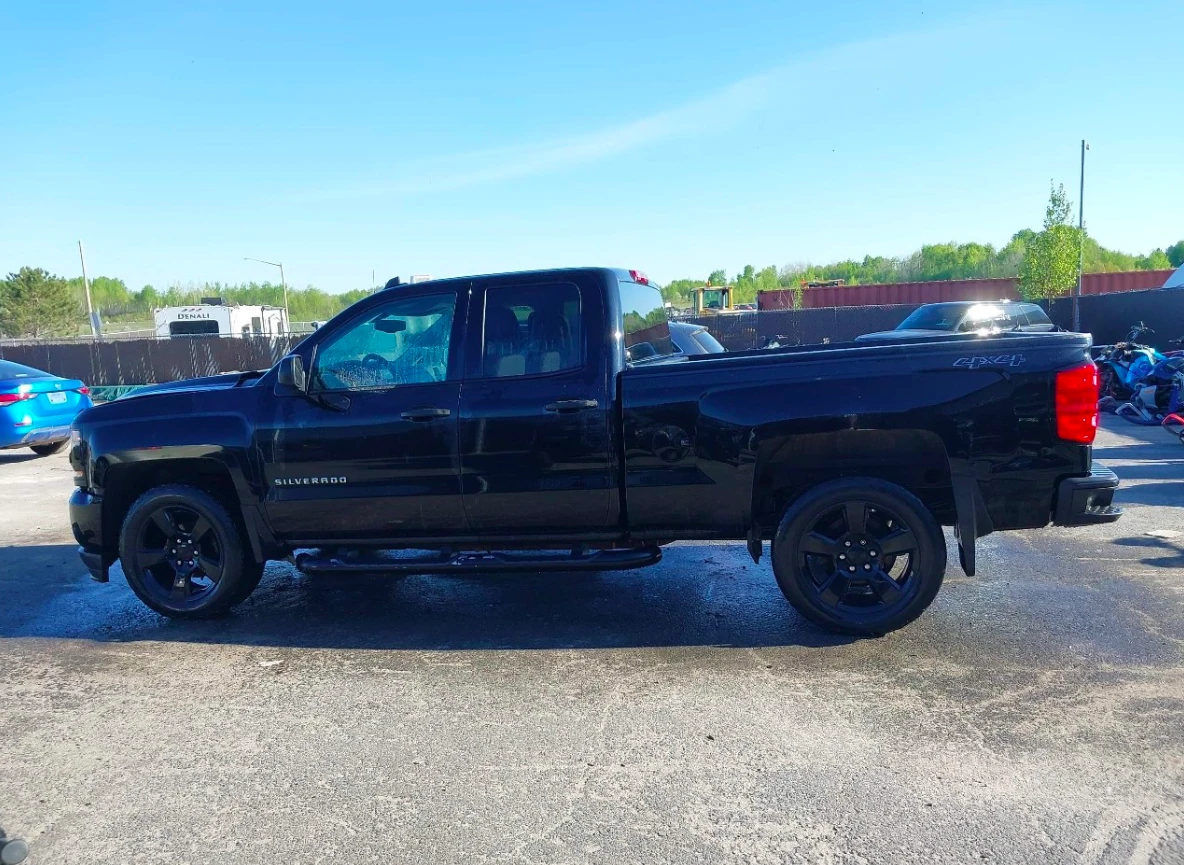 Chevrolet Silverado K1500 Custom - изображение 3