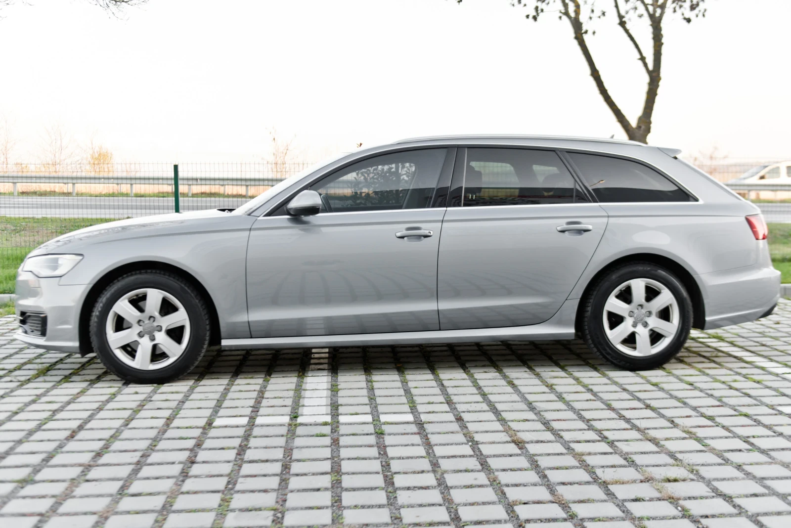 Audi A6 2.0 tdi, Като нова , Keyless, panorama - изображение 6