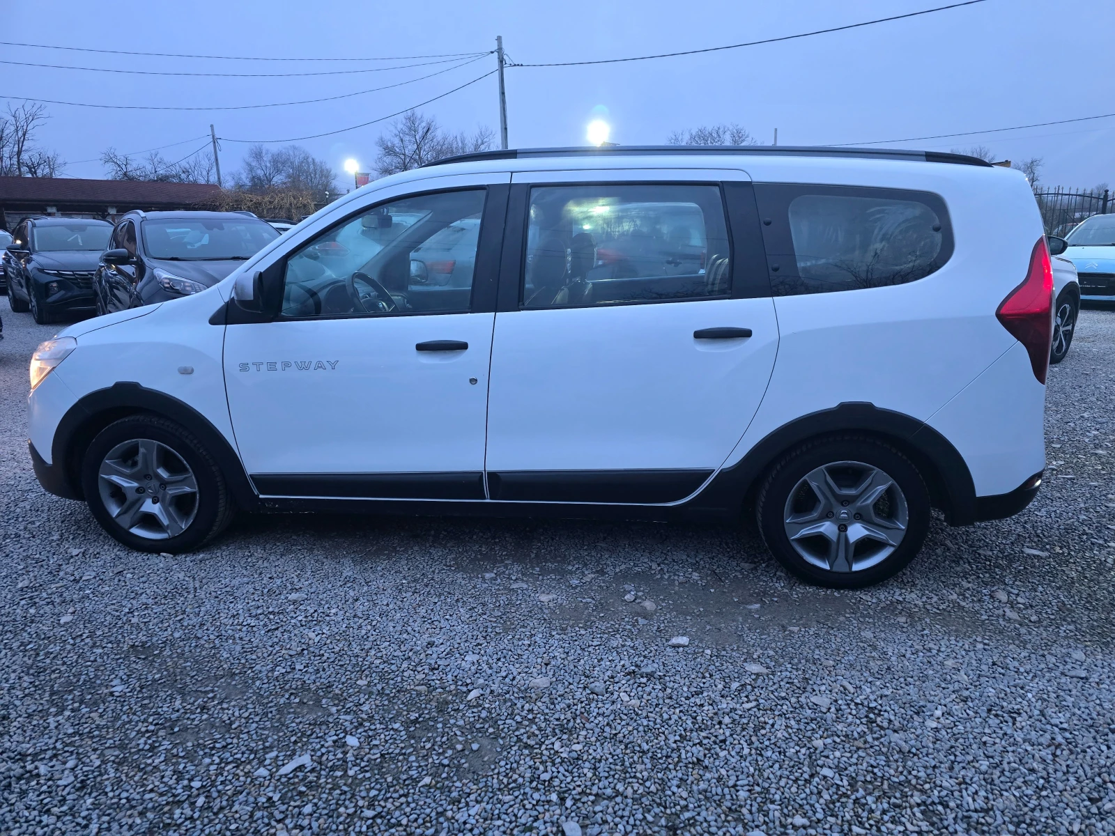 Dacia Lodgy 1.5DCI-ЕВРО 6В-7 МЕСТА-КОЖА-НАВИГАЦИЯ - изображение 3