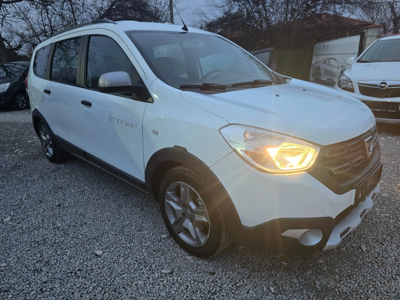 Dacia Lodgy 1.5DCI-ЕВРО 6В-7 МЕСТА-КОЖА-НАВИГАЦИЯ - изображение 7