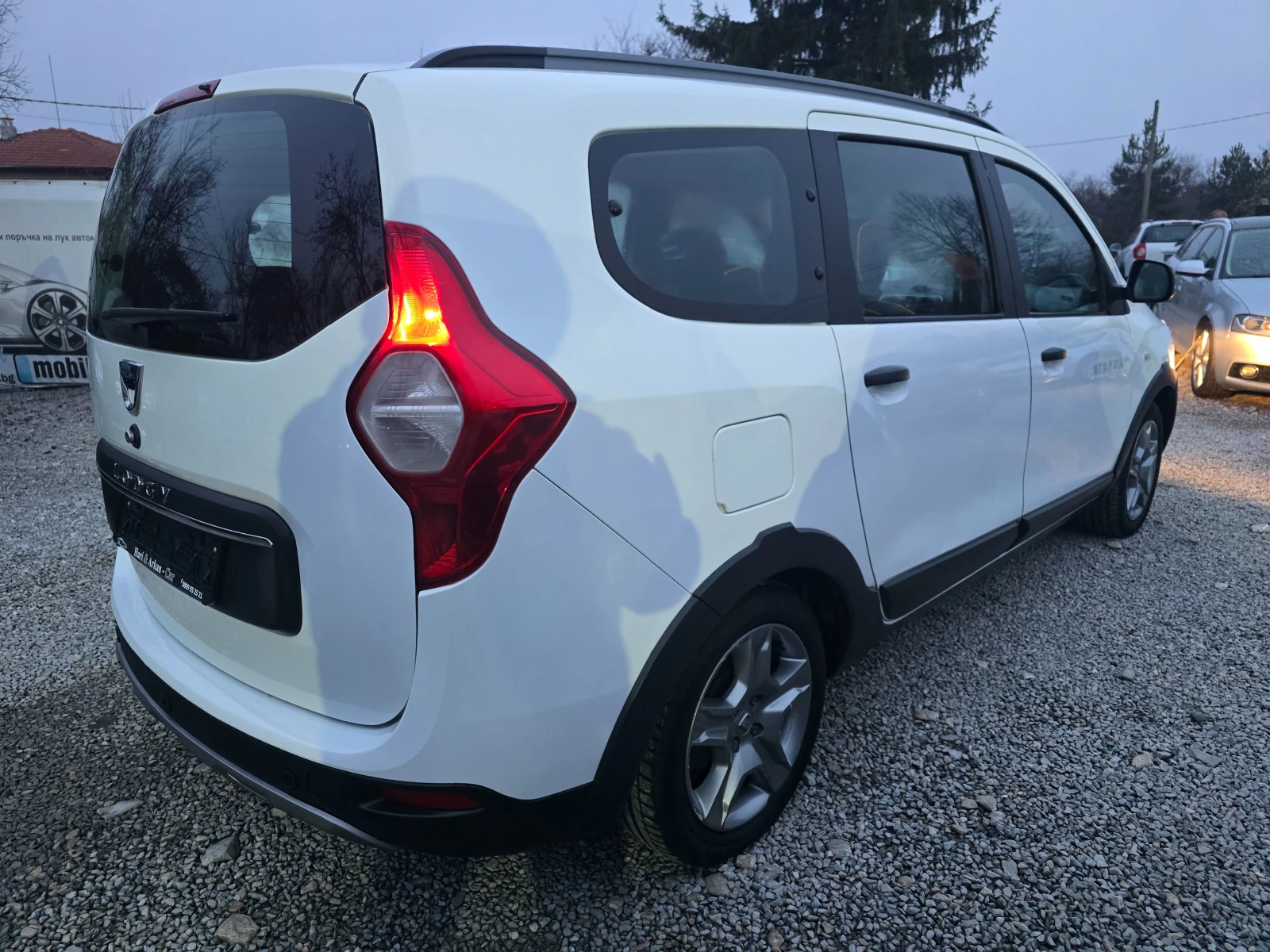 Dacia Lodgy 1.5DCI-ЕВРО 6В-7 МЕСТА-КОЖА-НАВИГАЦИЯ - изображение 6