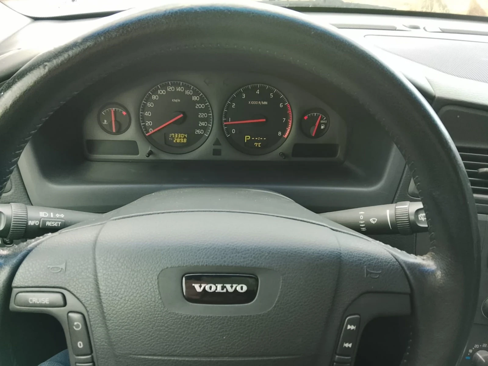 Volvo Xc70 2.4i Automatic 4x4 - изображение 9