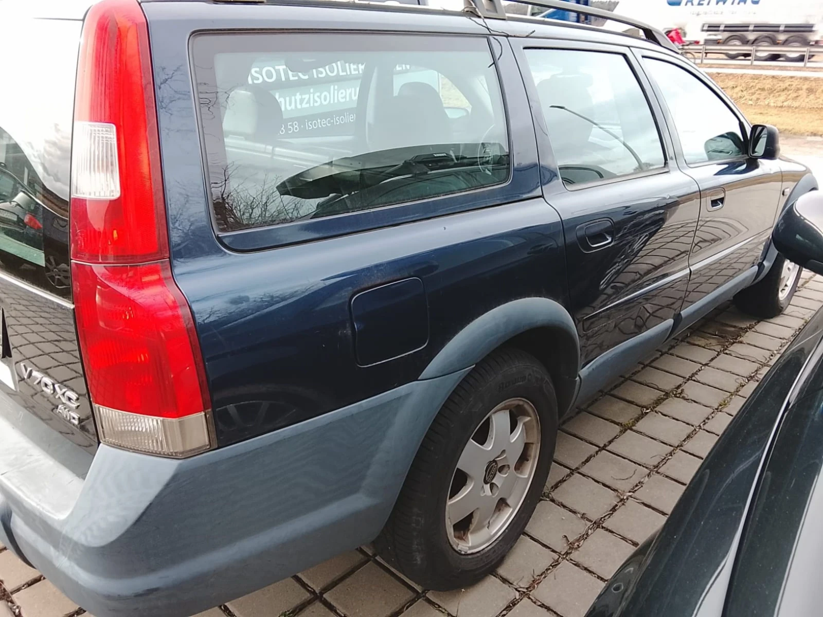 Volvo Xc70 2.4i Automatic 4x4 - изображение 3