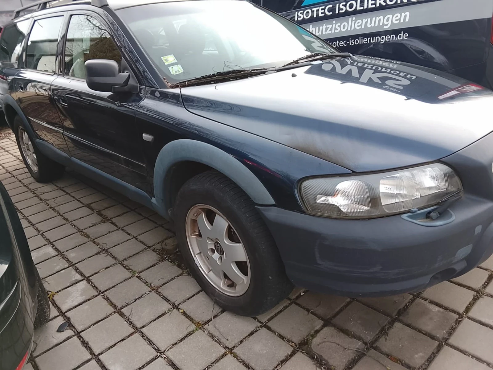 Volvo Xc70 2.4i Automatic 4x4 - изображение 2