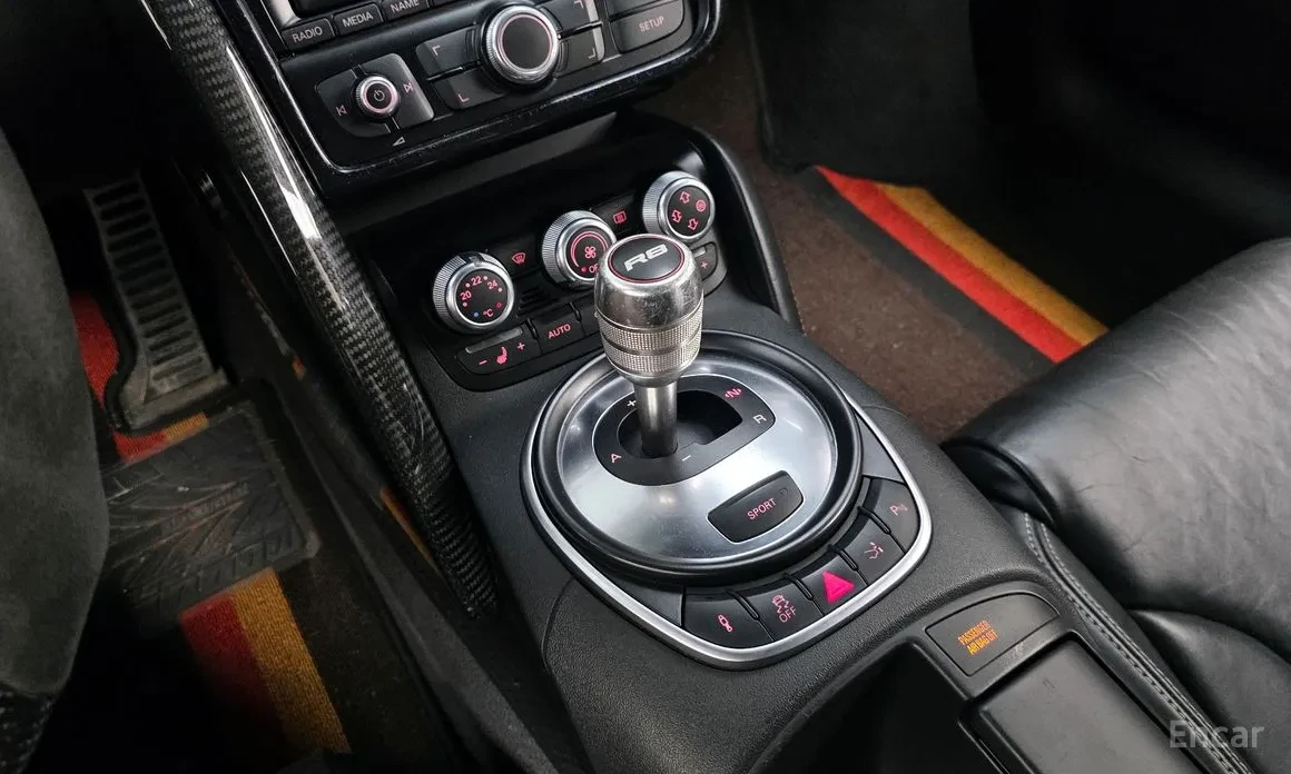 Audi R8, снимка 12 - Автомобили и джипове - 54009326